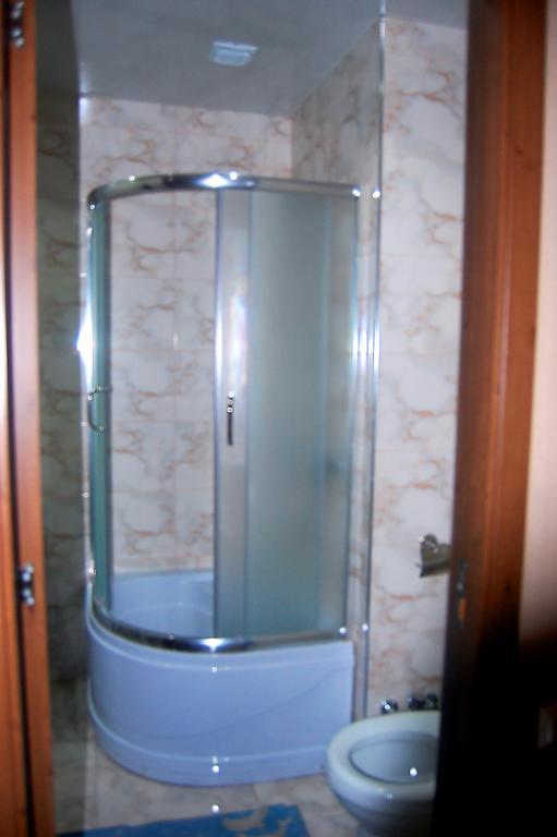 Irina Apartment 1 バトゥーミ エクステリア 写真